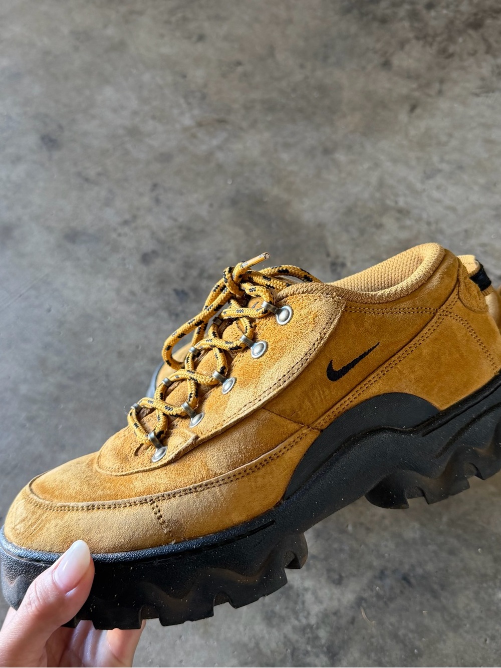 nike lahar low